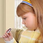 Conzy Russian Nesting Dolls for Kids, Stacking Wooden Handmade Matryoshka Dolls, 5 Piece Cute Cartoon Animal Pattern, Great Toy Gift for Girls Boys' Birthday or Home Decoration (Brown)