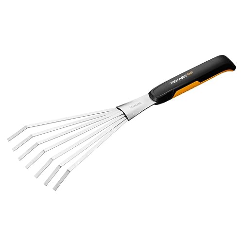 Fiskars Xact Hand Rake - Heavy Duty Gardening Hand Tool with Hang Hole - Lawn and Yard Tools - Black/Silver