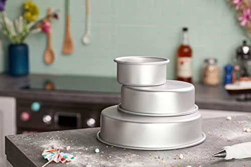 Wilton Round Cake Pans Set: 8", 6", 4