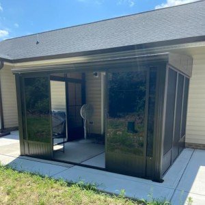 Domi 10x12FT Aluminum Sunroom with Lockable Screen