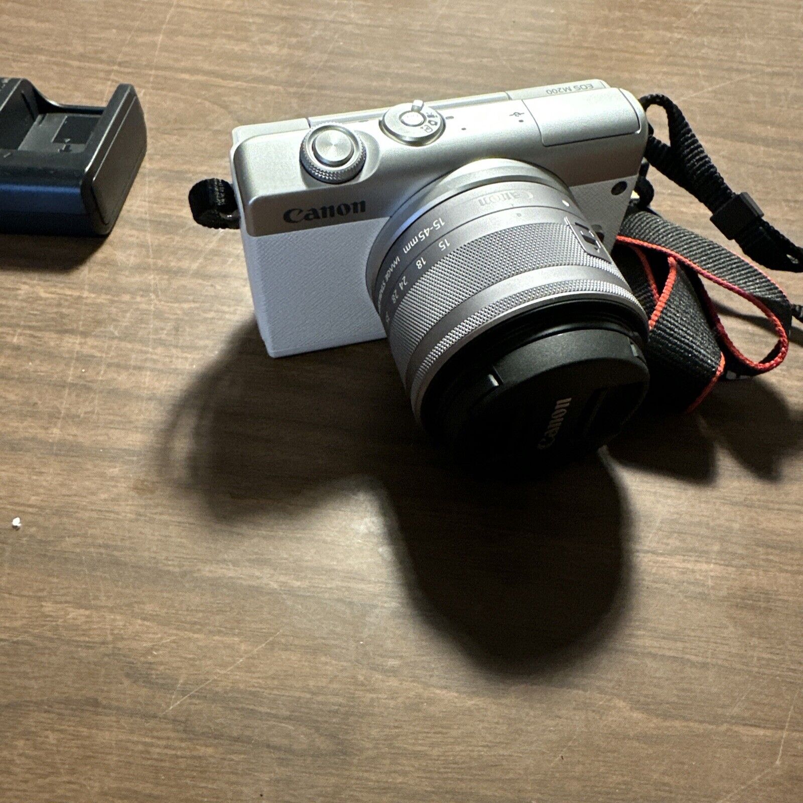 Canon M200 Mirrorless Camera with 15-45mm lens