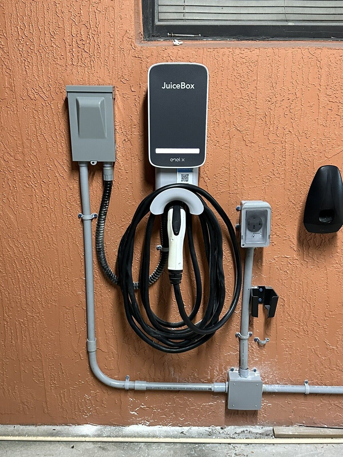 Electric Vehicle Charger Level 2 - Fast Charging