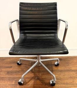 Black Leather Eames Aluminum Group Management Chair