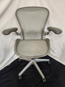 Herman Miller Aeron Titanium Chair Size B Wave Mesh
