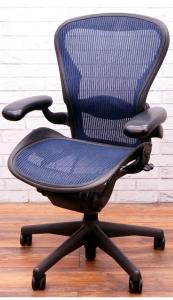 Herman Miller Aeron Medium Adjustable Desk Chair Blue