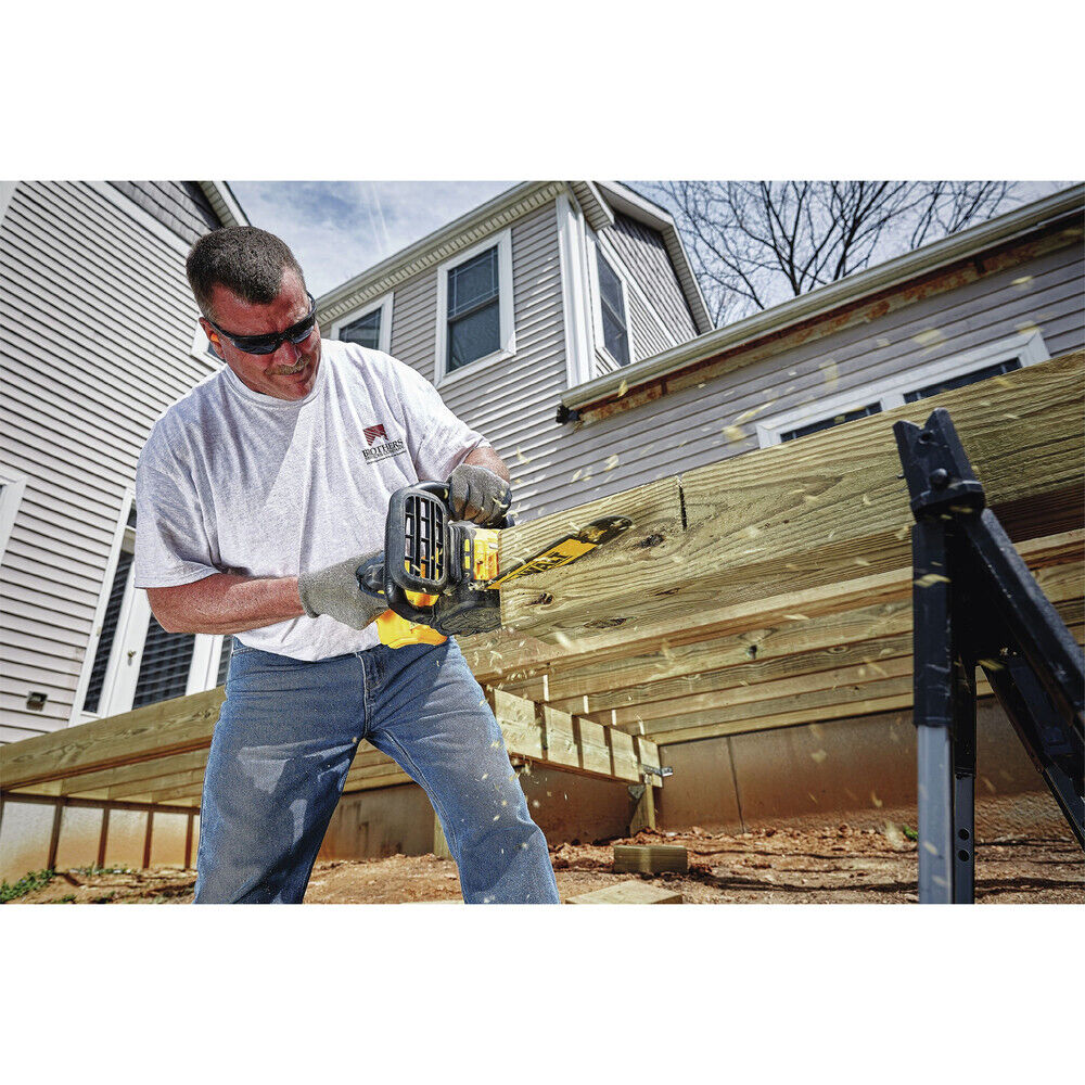 DEWALT DCCS620P1 20V MAX XR Compact Chainsaw Kit