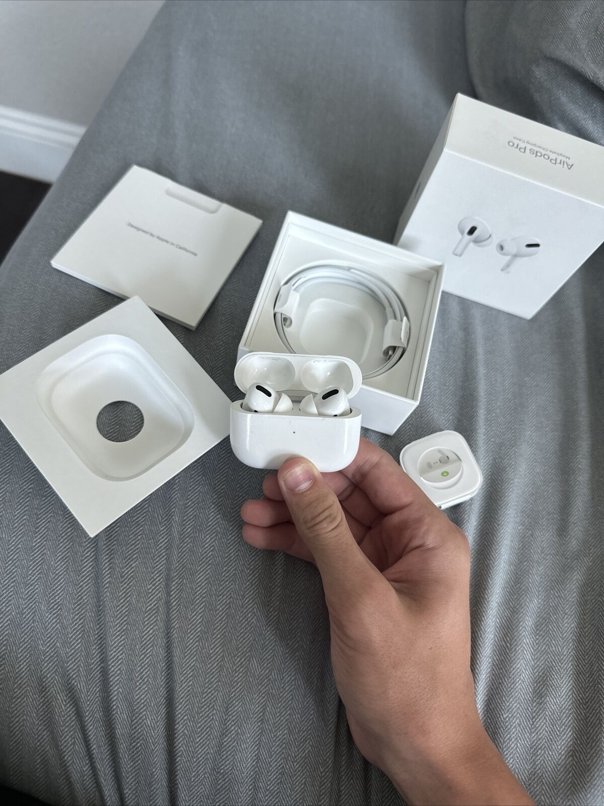 Apple AirPods Pro Gen 2 - USB - Lightening