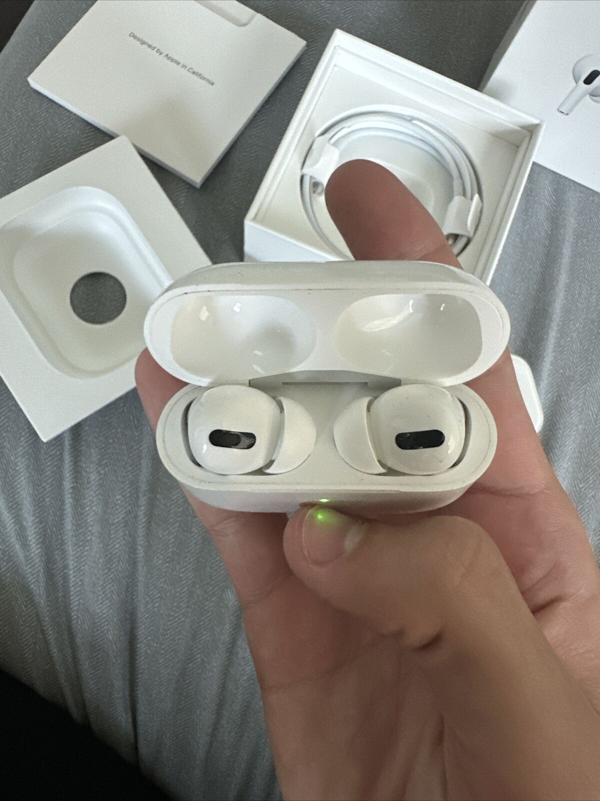 Apple AirPods Pro Gen 2 - USB - Lightening