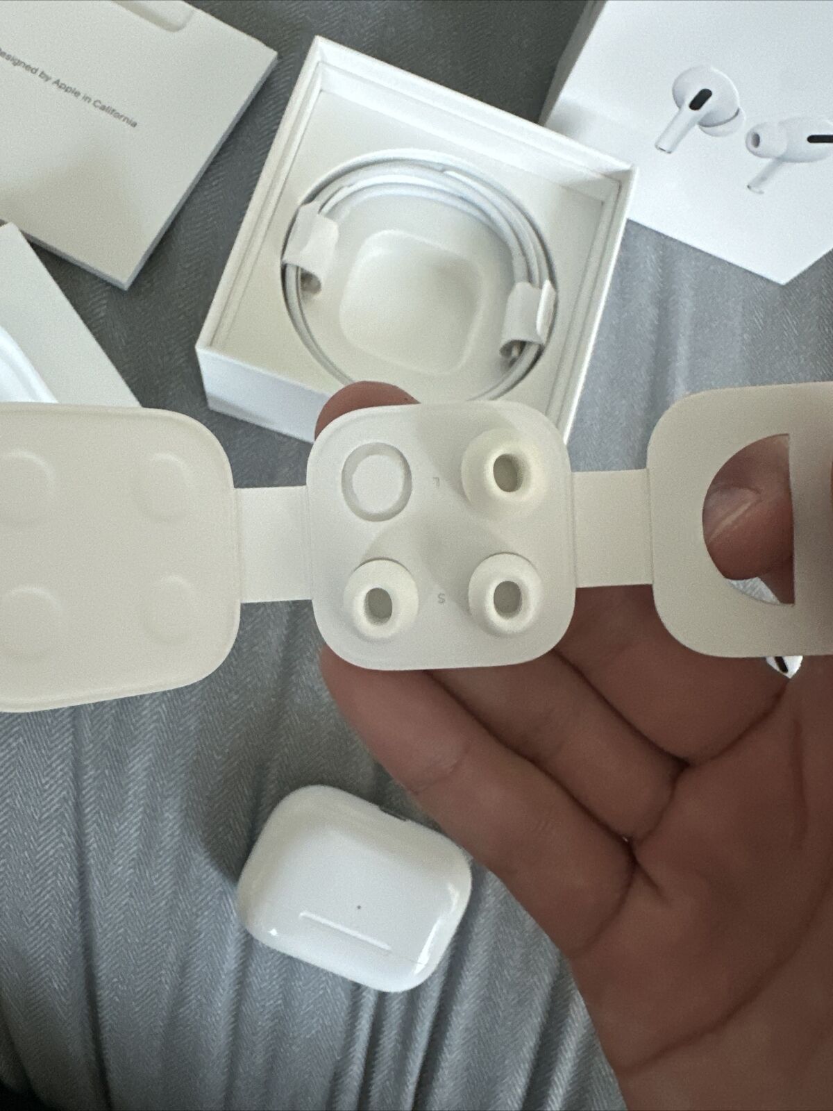 Apple AirPods Pro Gen 2 - USB - Lightening