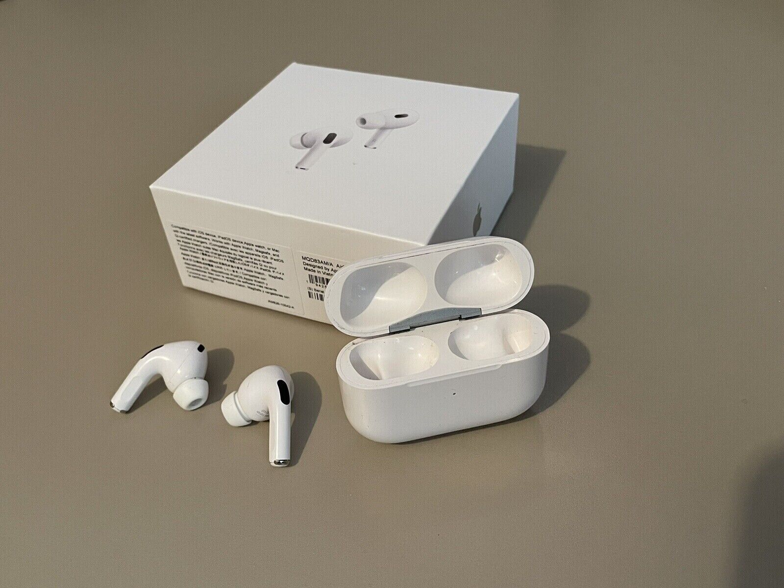 Apple AirPods Pro (2nd Gen) - Lightning - VIP Quality