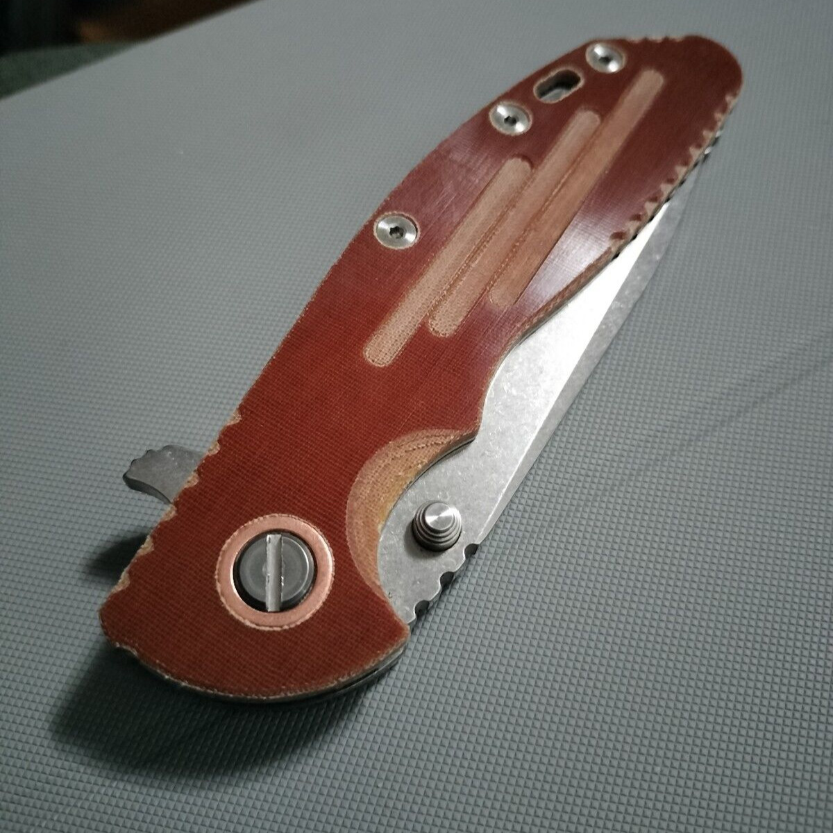 Hinderer XM-24 Custom Scale - Brown Linen Micarta