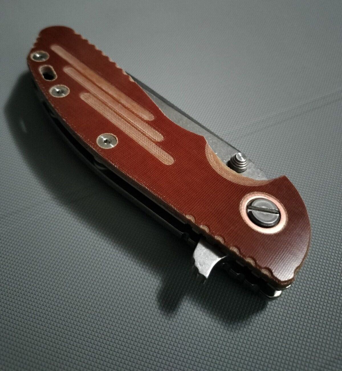 Hinderer XM-24 Custom Scale - Brown Linen Micarta
