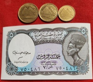 EGYPTIAN 3 COINS 5,2,1 piasters ISSUED 1984  and paper money 5 Piastres UNC 