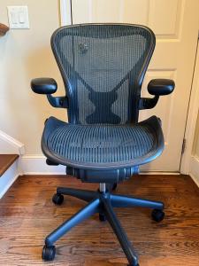 Herman Miller Aeron Chair with Headrest - Turquoise Size B