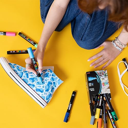 Set of 8 Posca Paint Markers with Reversible Tips