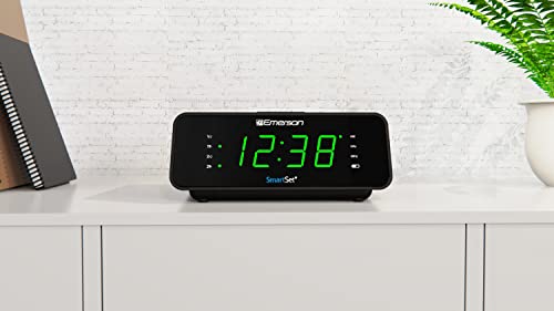 Emerson SmartSet Dual Alarm Clock Radio & AM/FM Player