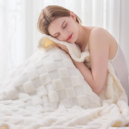 NEWCOSPLAY Ivory Checkered Super Soft Flannel Throw Blanket
