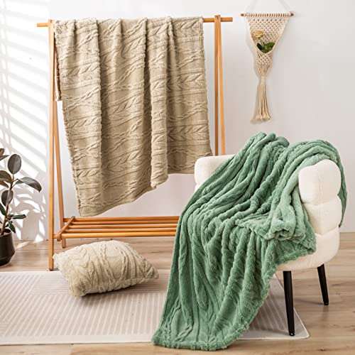 YUSOKI Sherpa Throw Blanket: Stylish, Soft, Cozy, Warm