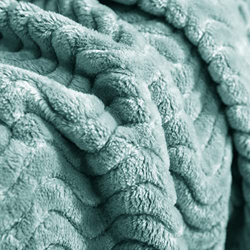 Luxurious Celadon Fleece Throw Blanket for Couch Bed