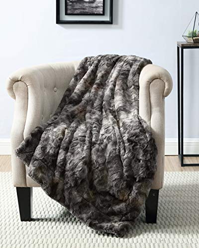 Luxurious Gray Wolf Fur Plush Queen Bed Blanket