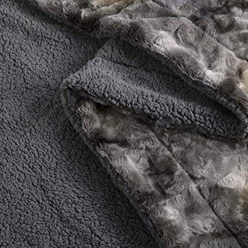 Luxurious Gray Wolf Fur Plush Queen Bed Blanket