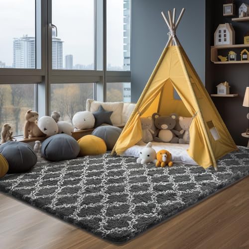 Geometric Dark Grey/White Plush Area Rug 4x6 Feet