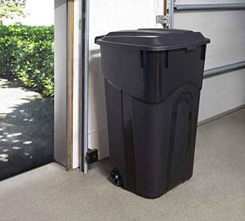 32 Gallon Outdoor Trash Bin with Attached Lid
