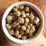 Ultra-rich grain-free freeze-dried cat food