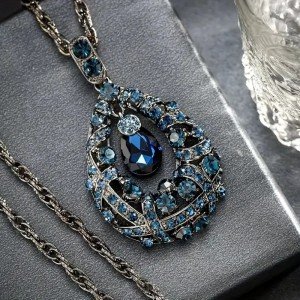 Vintage Teardrop Pendant Necklace with Zirconia