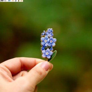 Forget-Me-Not Hard Enamel Pin Spring Flower Brooch Gifts for Floral Lovers Botan
