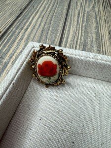 Vintage Gold Tone Rose Brooch Pin Costume Jewelry 1" Cameo Oval Floral Design