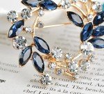 Gyn&Joy Clear Crystal Rhinestone Floral Wreath Pin Brooch BZ005 (Blue)
