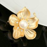 Yellow Flower White Pearl Brooch,Gold Autumn Flower Pins,Vintage Fall Flower Gift, Mother's Day Gift for Women,Wedding Bridal Bouquet Party Daily Accessory (gold)