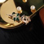 Seakuur Floral Elegant Red Rose Shape Brooch Pin for Women Mothers Day Accessory (Gold)