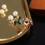 Seakuur Floral Elegant Red Rose Shape Brooch Pin for Women Mothers Day Accessory (Gold)