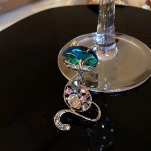 Rhinestone Crystal Cat Pendant Brooch Women's Gold Color Animal Pin Fashion Accessories Lapel Pins Collar Buttons Party Dress