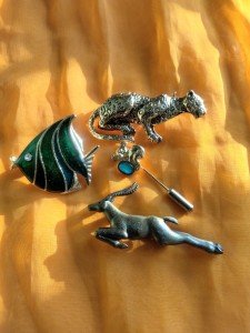 Vintage Estate Lot Of 4 Animal Pins Brooches Fish Leopard Koala Ibex