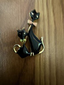 Vintage 2 Cats w/ Bowties   Gold & Black Cat Brooch/Pin