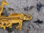 VTG Premier Designs Golden Brooch Elephant Zebra Giraffe PD Crown Pin  *J12