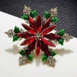 Sparkling Christmas Snowflake Brooch Delicate Rhinestone Badge Pin Fashion Women