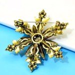 Sparkling Christmas Snowflake Brooch Delicate Rhinestone Badge Pin Fashion Women