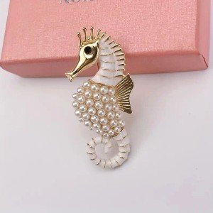 Elegant Vintage Seahorse Brooch Sparkling Rhinestones Ocean