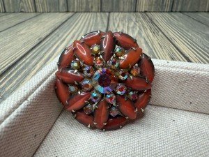 Vintage Gold Tone Rhinestone Costume Jewelry Brooch Pin 1.75"
