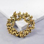 Gyn&Joy Vintage Green Red Austrian Crystal Round Christmas Wreath Pin Brooch BZ291