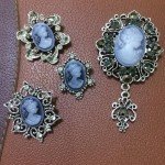 Ezing Vintage Princess Frame Crystal Cameo Brooches Pins Set for Women (C)