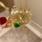 Vintage Green Crystal Maple Leaves Brooches for Women Luxury Rhinestone Flower Wedding Banquet Party Dress Brooch Pins Jewelry