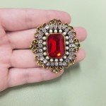 Vintage Rhinestone Brooch for Women Girls Baroque Rectangle Crystal Shell Pearl Brooches Elegant Wedding Christmas Ornament Gift