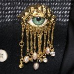 Women Men Vintage Eyes of Demon Brooch Pins Exaggerated Trendy Style Imitated Pearl Delicate Tassels Metal Badge Jewelry