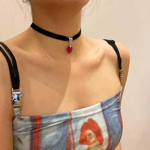 ISCASSE Black Choker Necklaces for Woman Love Heart Choker Necklace Adjustable Velvet Choker Soft Collar Chain Red Heart Necklace Halloween Cosplay Party