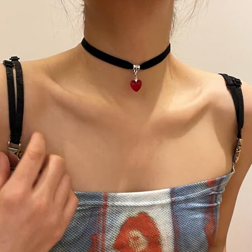 ISCASSE Black Choker Necklaces for Woman Love Heart Choker Necklace Adjustable Velvet Choker Soft Collar Chain Red Heart Necklace Halloween Cosplay Party